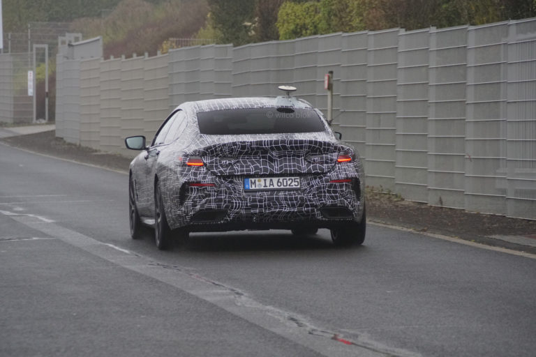 BMW M850i Gran Coupé in pista al Nurburgring