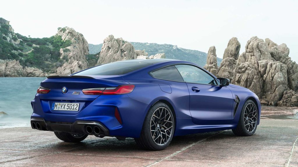 BMW M8 Coupe sulla tre-quarti posteriore