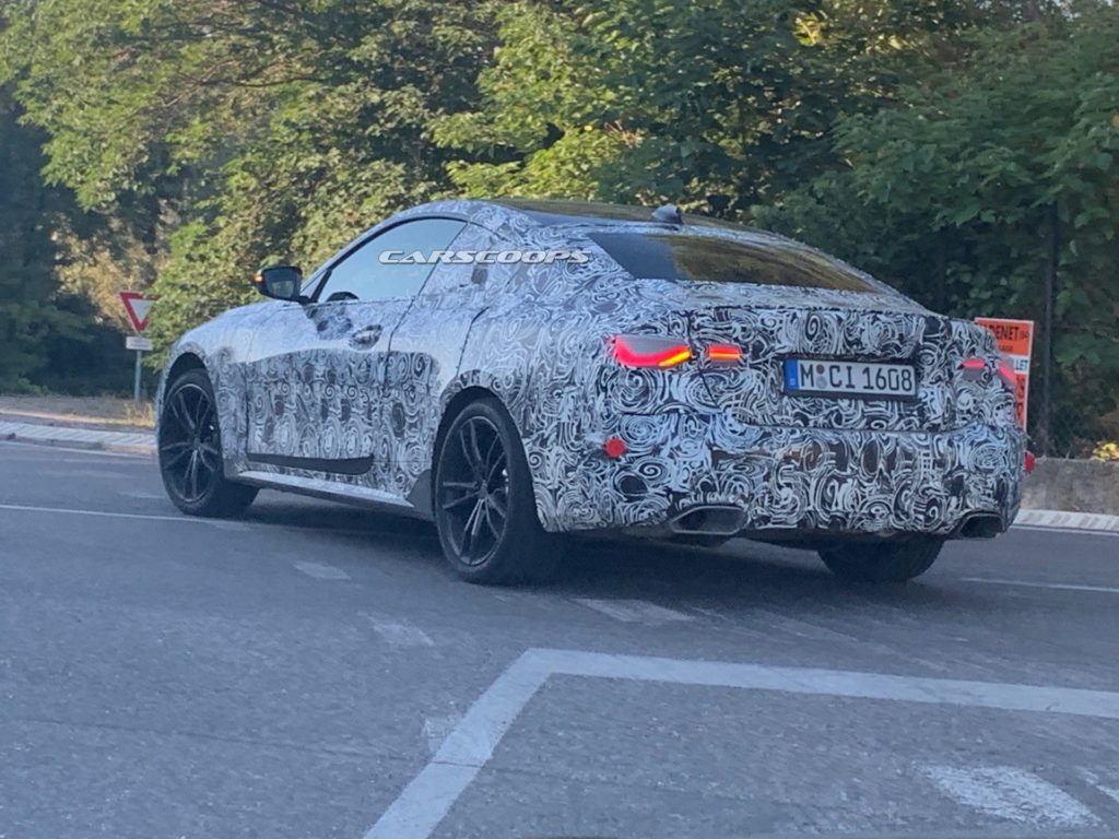 BMW M440i si prepara al debutto in salone